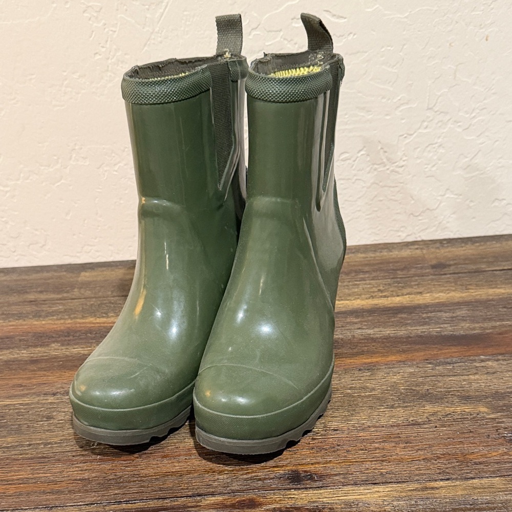 Sorel Olive Green Wedge Rain Boots